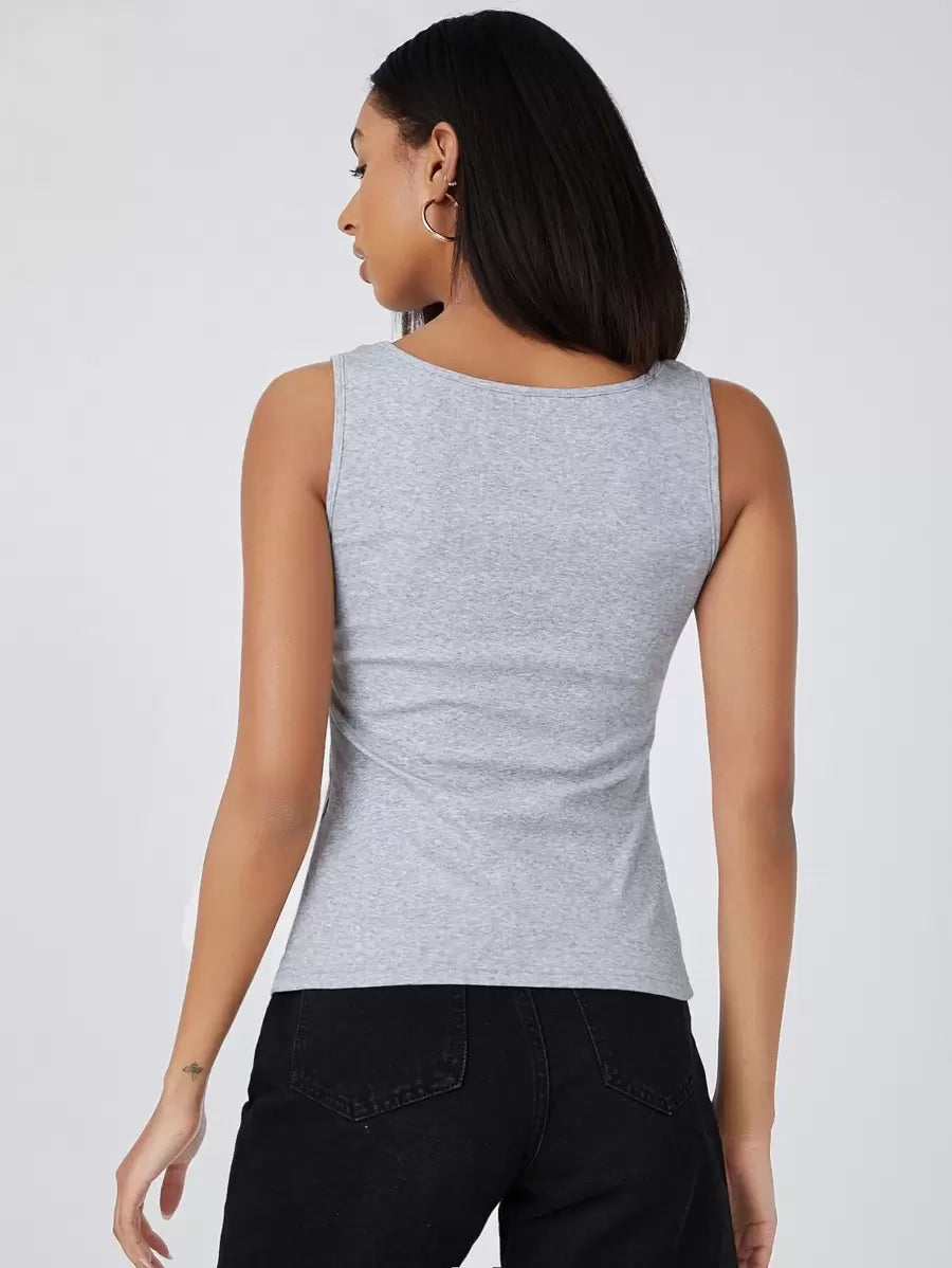 Camiseta básica de cuello cuadrado