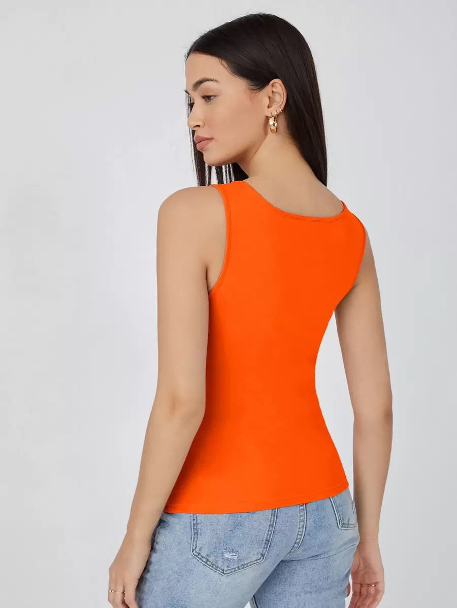 Camiseta básica de cuello cuadrado
