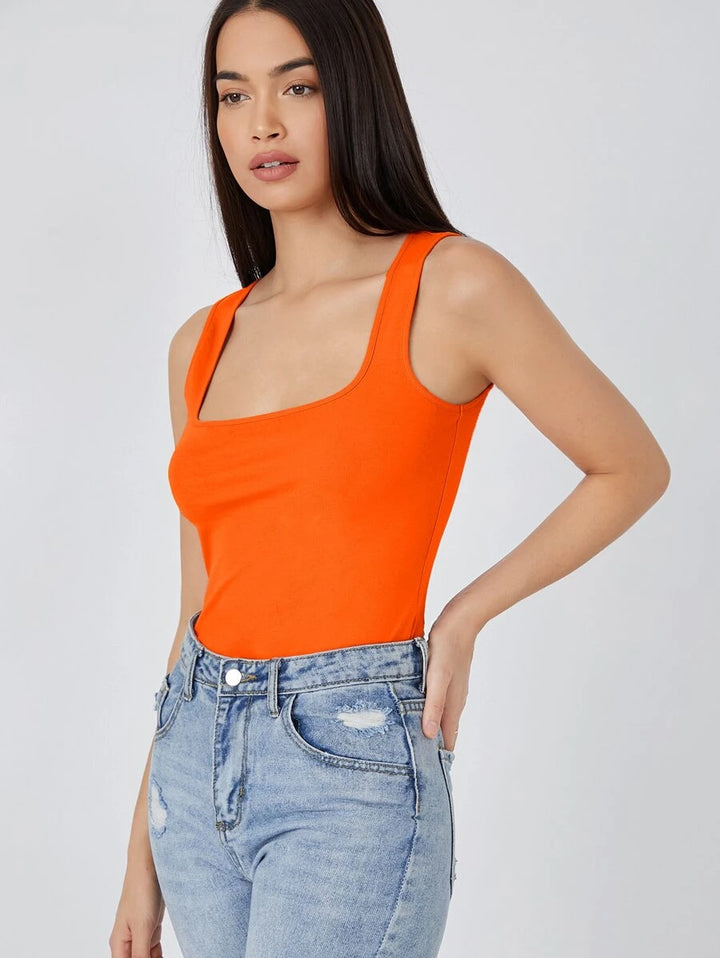 Camiseta básica de cuello cuadrado