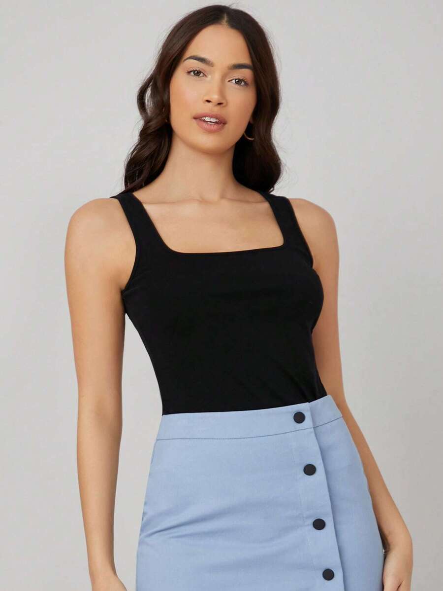 Camiseta básica de cuello cuadrado