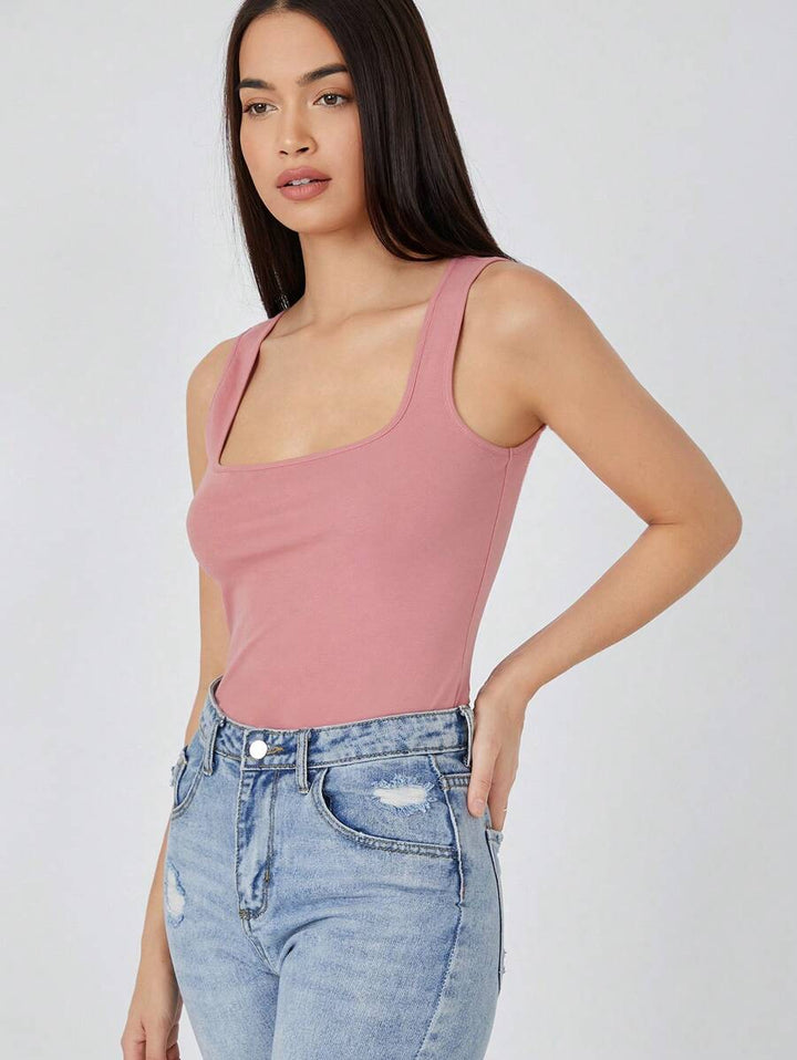 Camiseta básica de cuello cuadrado