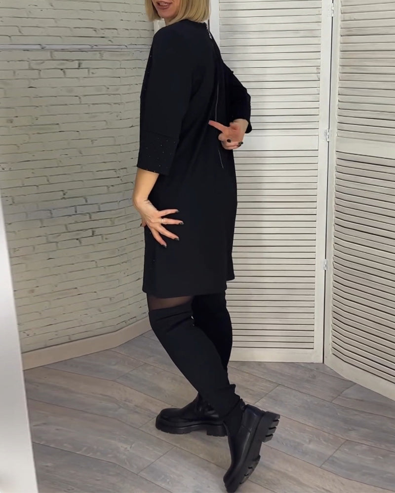 Elegant v-neck dress with three-quarter sleeves