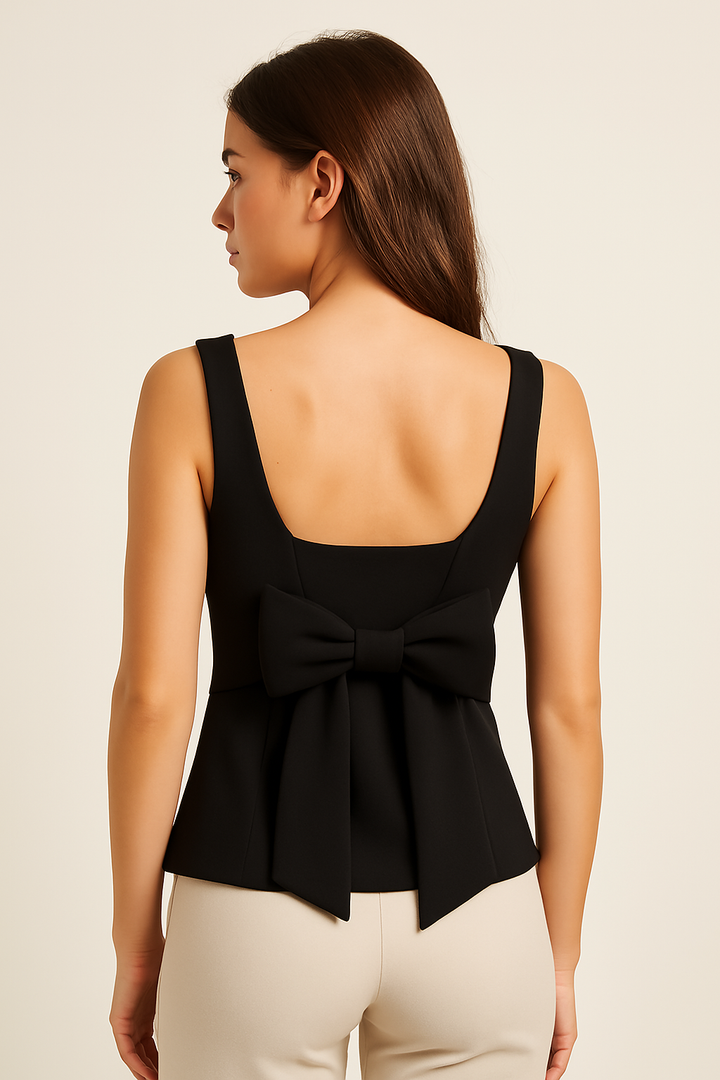Elegante blusa de primavera con detalle de lazo
